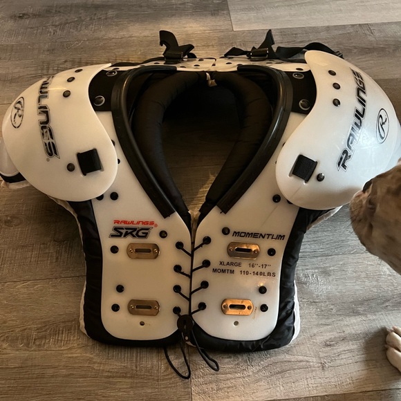 Youth football shoulder pads - Picture 1 of 1